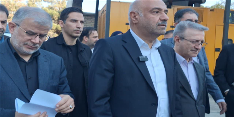 بازدید وزیر تعاون از یک کارخانه تولید پوشاک در کرج