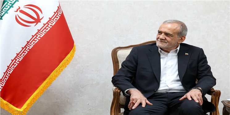 رئیس جمهور به قم سفر کرد