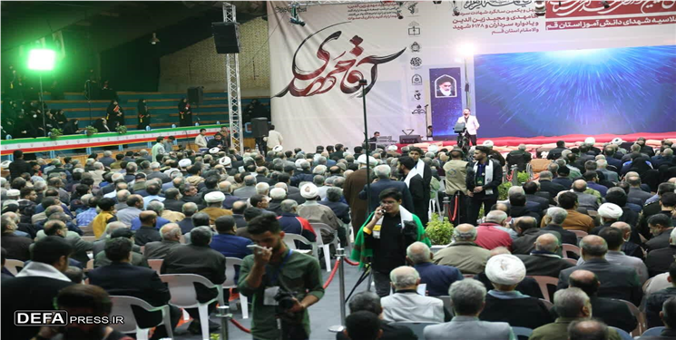 تصاویر/ تقدیر از عوامل فیلم مجنون در یادواره ۶ هزار و ۱۲۸ شهید استان قم