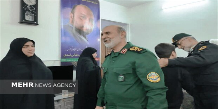 دیدار معاون سیاسی دفتر مقام معظم رهبری با خانواده شهید اسدی در قم