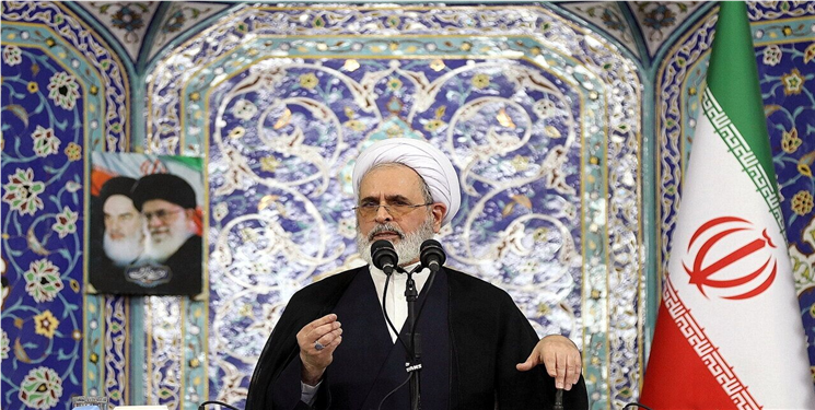 خطیب جمعه قم: اقتدار نظامی، پشتوانه همه عرصه‌های کشور است