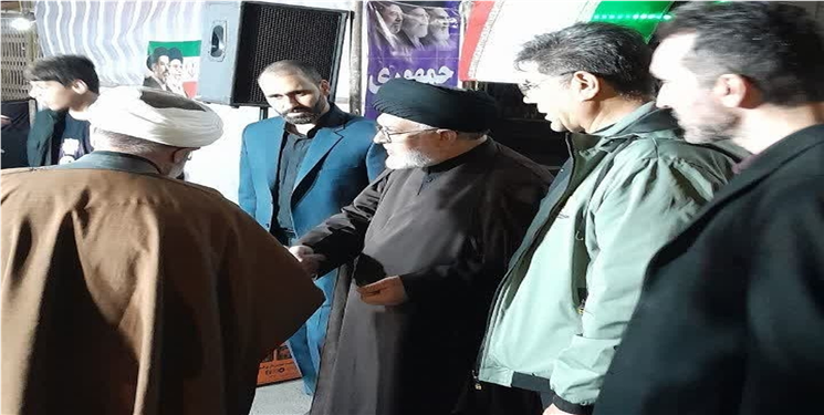 بازدید رئیس کل دادگستری قم از موکب‌های مردمی؛ تأکید بر خدمت‌رسانی حداکثری